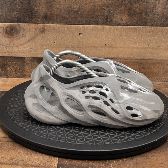YEEZY FOAM RNNR MX GRANITE MENS ATHLETIC SHOES CASUAL GRAY WHITE ADIDAS SIZE 7 - Picture 9 of 9
